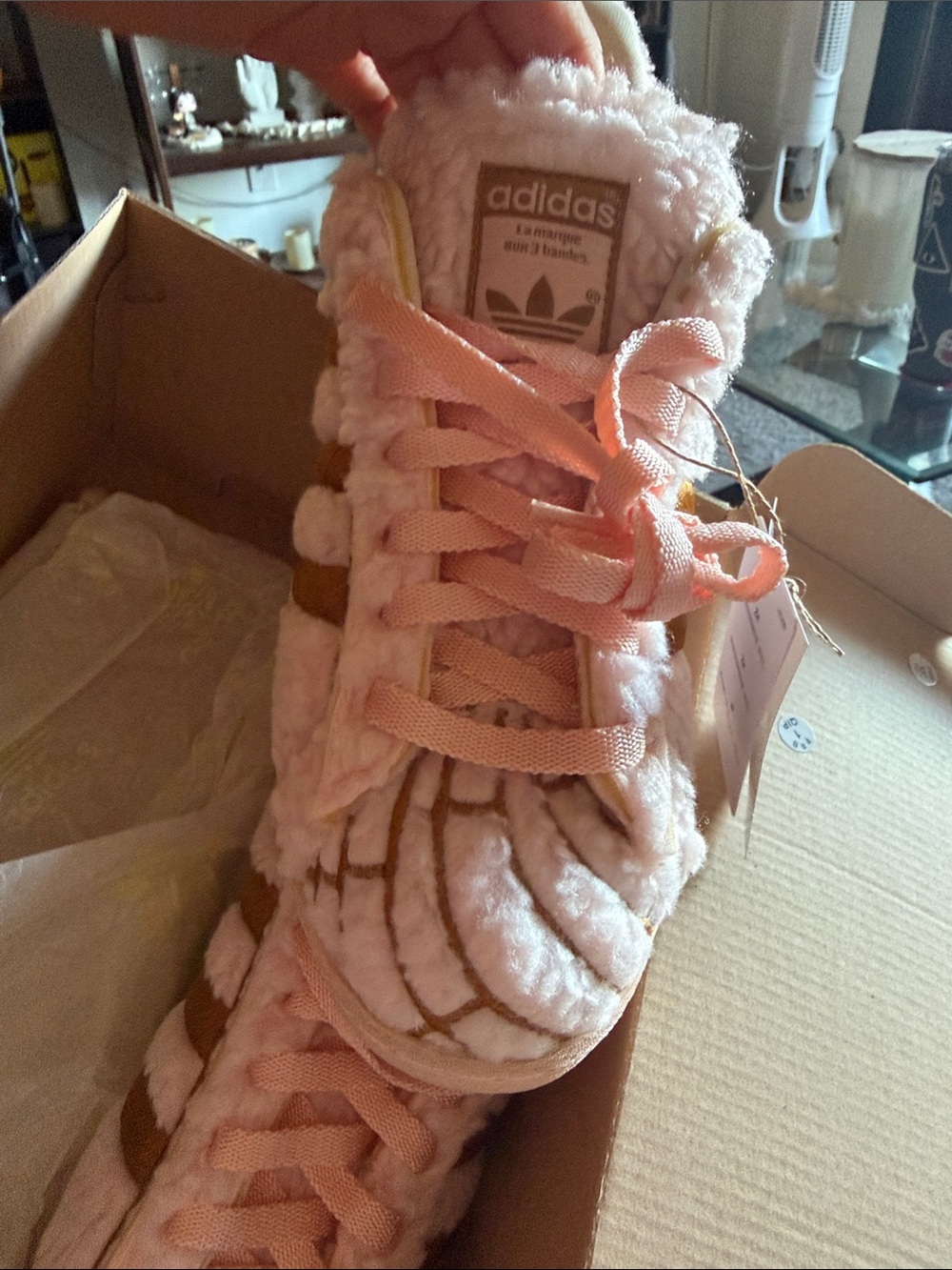 ADIDAS Pink CONCHAS Shell-Toe Sneakers with Gold Accents - Picture 4 of 5